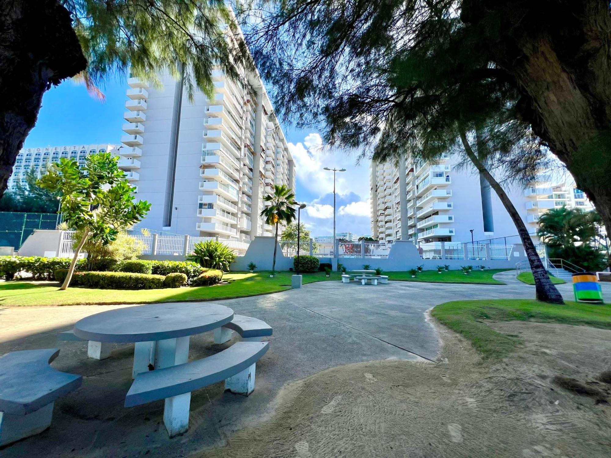 Ocean View Apt On Isla Verde In A 14Th Floor サンジョアン エクステリア 写真