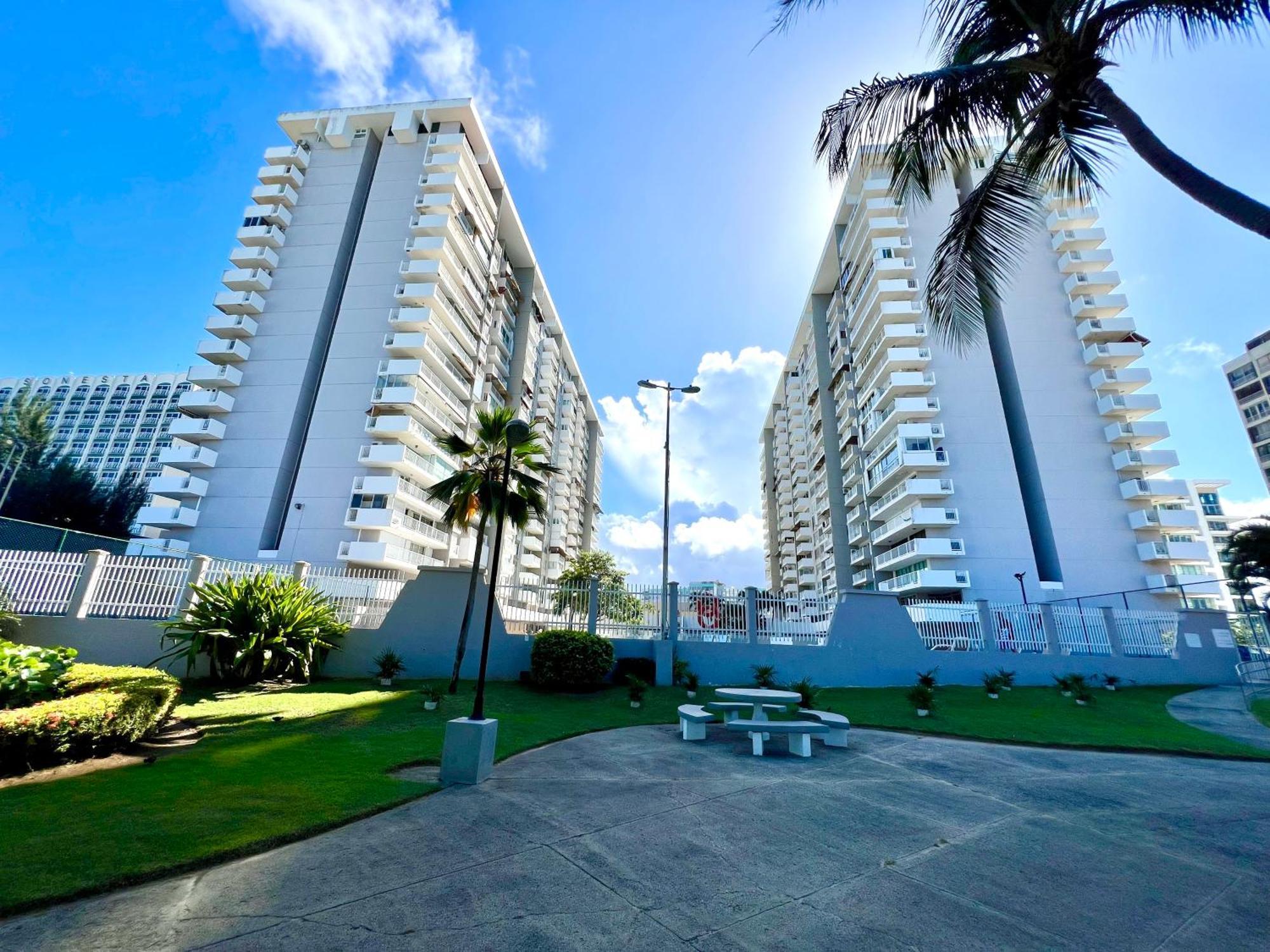 Ocean View Apt On Isla Verde In A 14Th Floor サンジョアン エクステリア 写真